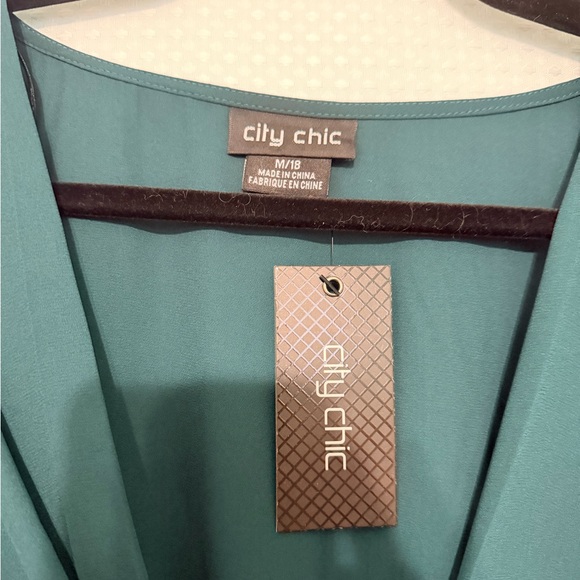 City Chic Jade Twist Peplum Blouse Surplice V-Neck Cap Sleeve Plus Size 18 NWT - Picture 8 of 9